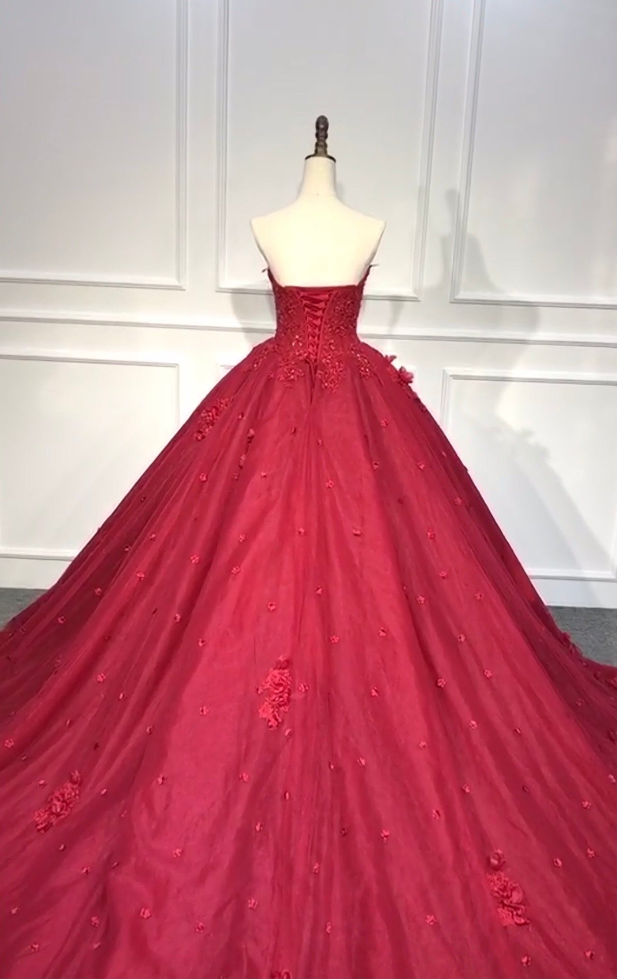Red Taffeta V-neck A-Line Gown With Gathered Tier Skirt – Elilhaam