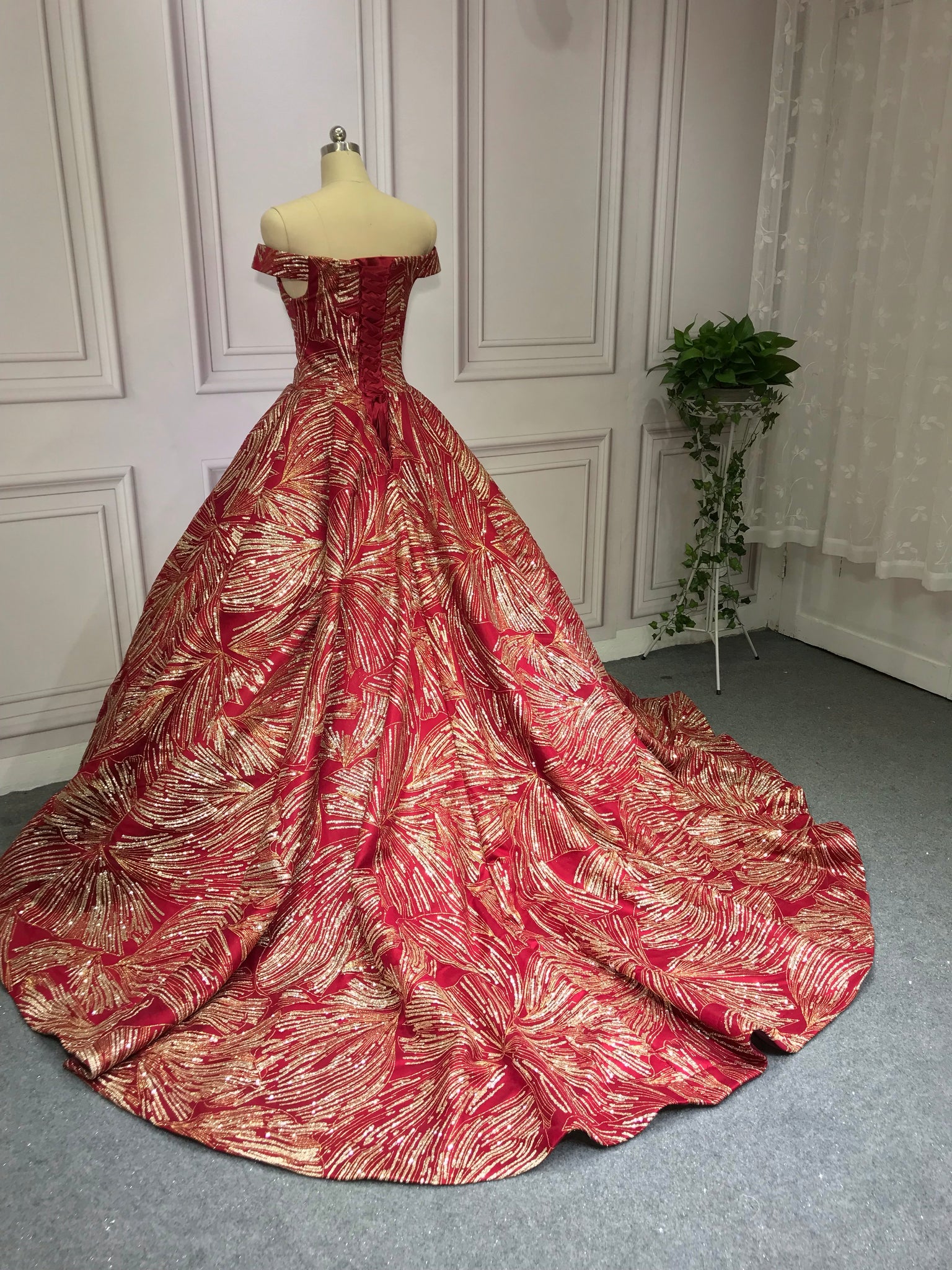 Red Plain Ladies Designer Gown, Half Sleeves at Rs 1500 in Dehradun | ID:  22883476130