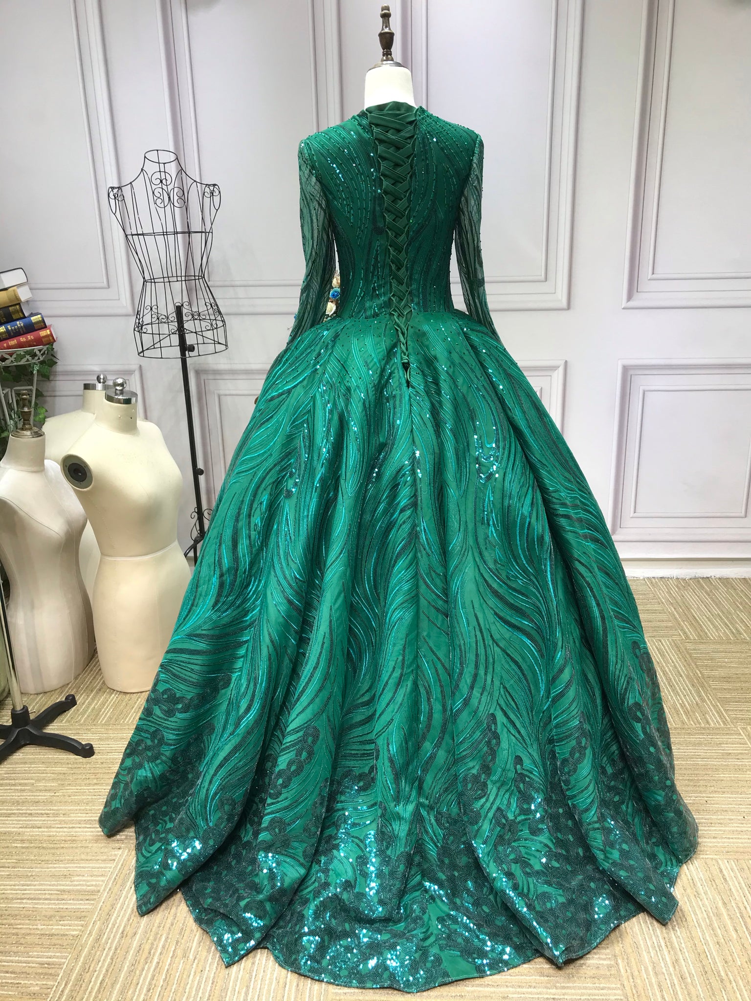Elegant Emerald Green Evening Dress for Formal Events with a Satin Finish -  China Princess Dress and Fashion Dress price | Made-in-China.com