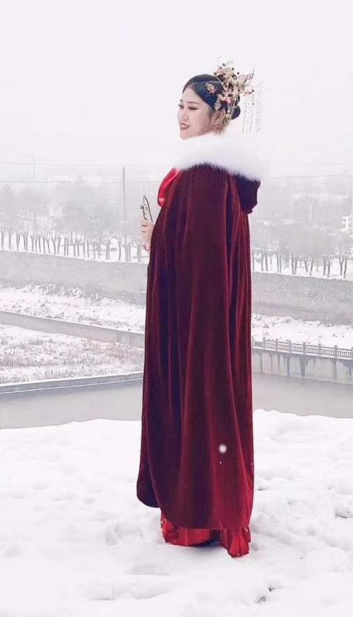 Winter wedding accessories velvet fur cloak with hood